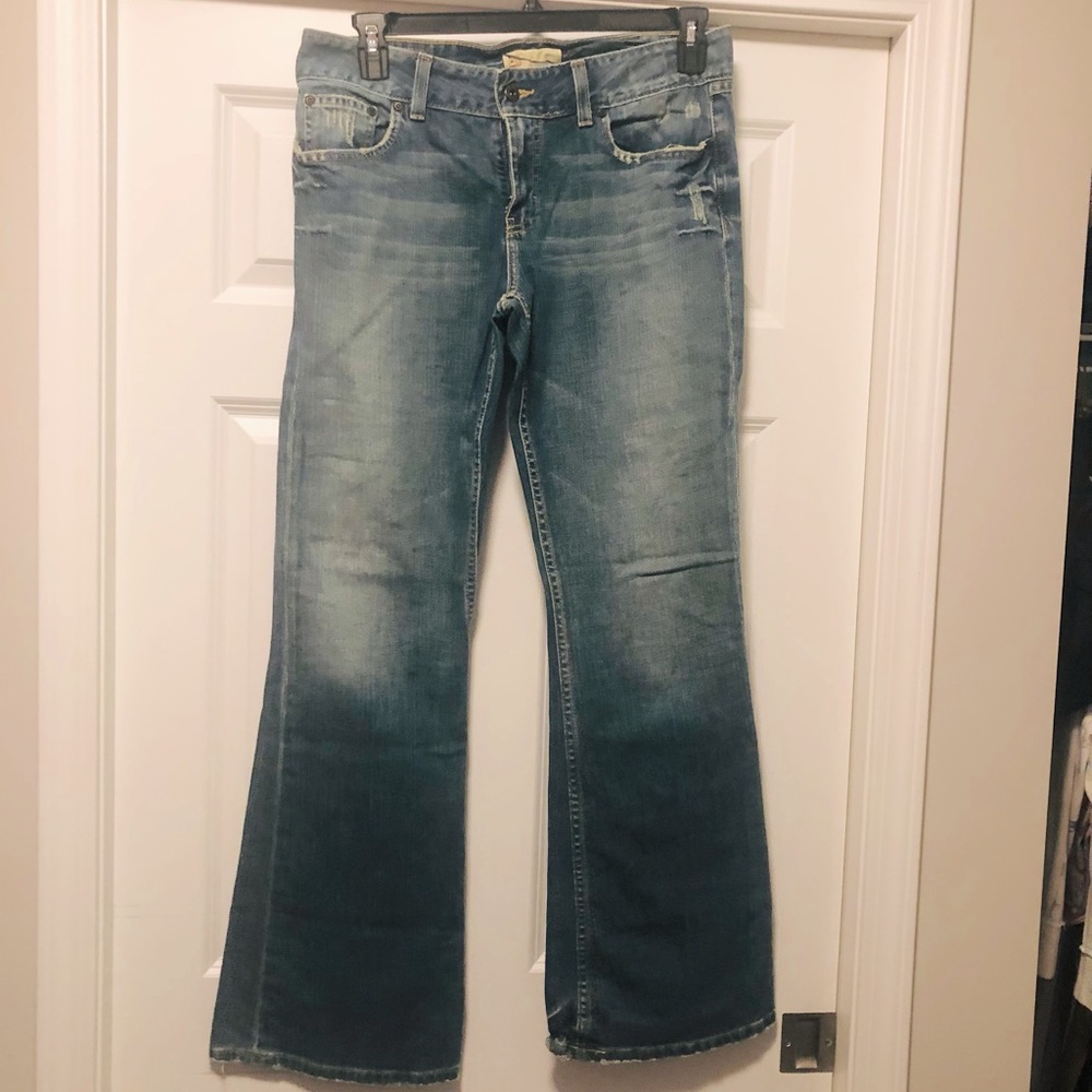 Brand new (no tags) - Buckle boot cut jeans - size 32
